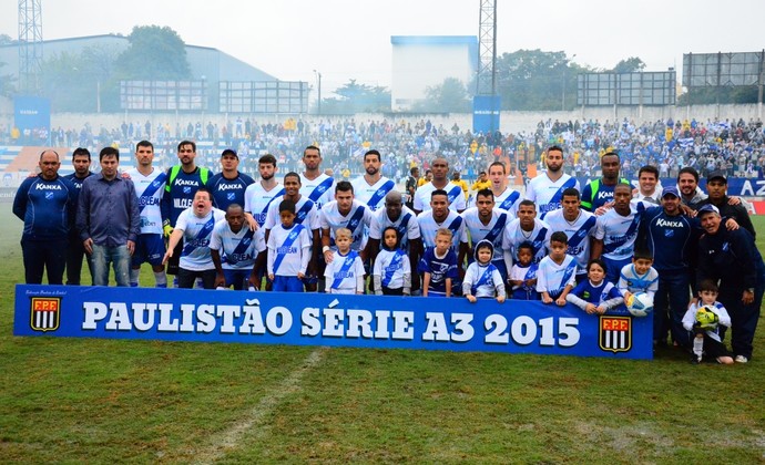 Taubaté Troféu posada (Foto: Bruno Castilho/ Divulgação)