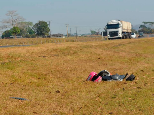 Motociclista de 46 anos e uma criança de sete anos morreram em Ariquemes (Foto: Jeferson Carlos/G1)