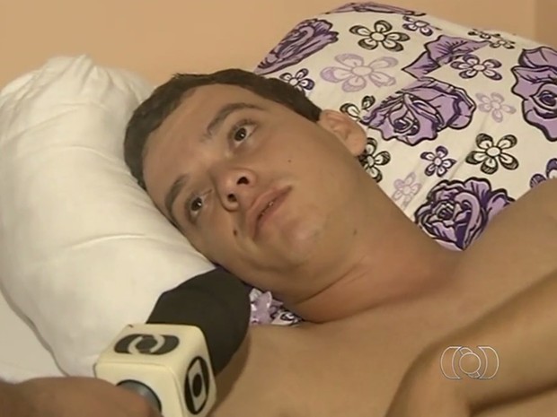 Wanderson Alves diz que foi usado como escudo por criminosos durante explosão de bancos, em Goiás (Foto: Reprodução/TV Anhanguera) Wanderson Alves diz que foi usado como escudo por criminosos durante explosão de bancos, em Goiás (Foto: Reprodução/TV Anhanguera)
