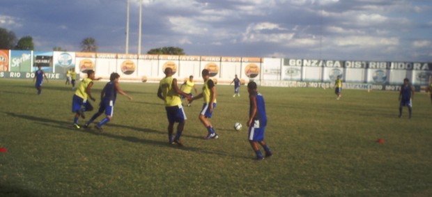 Treino do Atlético de Cajazeiras no Estádio Perpetão (Foto: Rafael Alves) Treino do Atlético de Cajazeiras no Estádio Perpetão (Foto: Rafael Alves)