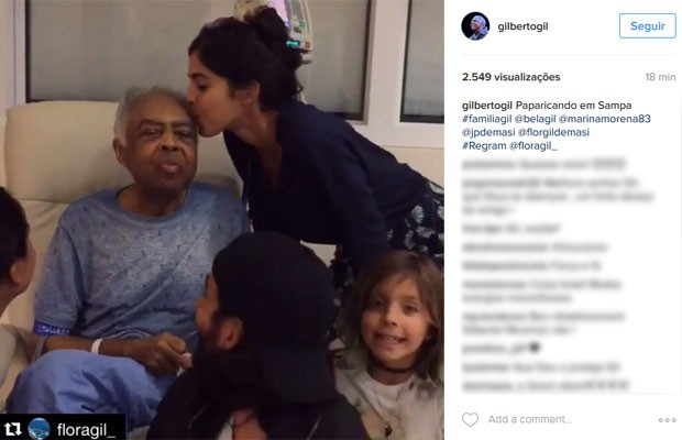 Gilberto Gil recebe beijo da filha Bela Gil em quarto de hospital em São Paulo (Foto: Reprodução/Instagram/Gilberto Gil)
