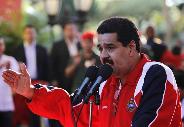 O vice-presidente da Venezuela, Nicolás Maduro, durante comício de apoio a Hugo Chávez nesta quinta-feira (10) em Caracas (Foto: Reuters)