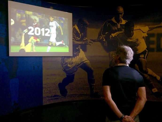 Oswaldo revisita memórias no Timão e celebra volta: 