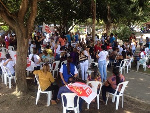 Professores da rede municipal de ensino em Macapá participam de ato organizado pela CUT no Amapá (Foto: John Pacheco/G1)