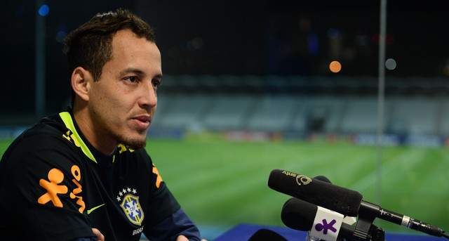 Rodriguinho quer criar dúvida em Tite contra grupo 