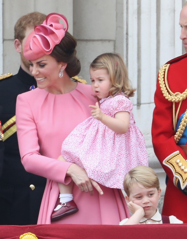 Charlotte e George com Kate Middleton (Foto: Getty Images)