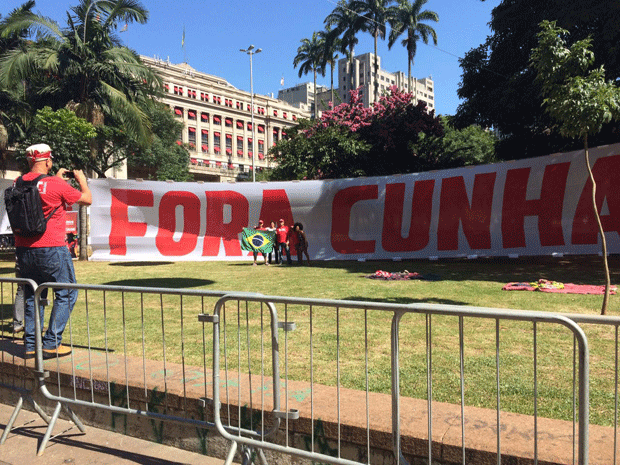 G Grupo Protesta Contra Impeachment No Anhangaba Em Dia De Vota O