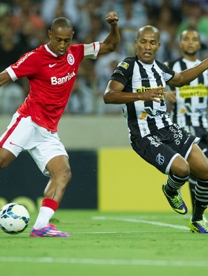 Fabrício em lance no jogo entre Ceará e Inter (Foto: Alexandre Lops/Inter)