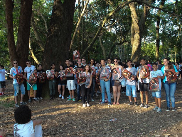 Fãs da saga 'Jogos vorazes' participaram de um encontro no Parque do Ibirapuera, na tarde deste domingo (10) (Foto: Divulgação) Fãs da saga 'Jogos vorazes' participaram de um encontro no Parque do Ibirapuera, na tarde deste domingo (10) (Foto: Divulgação)