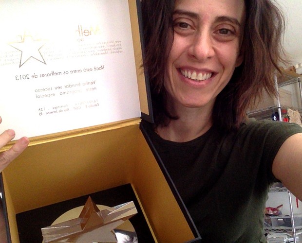 Simpática, Fernanda Torres exibe orgulhosa o convite para o Melhores do Ano (Foto: Arquivo Pessoal)