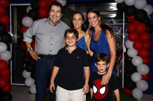 Faustão e a família (Foto: Manuela Scarpa/Foto Rio News)