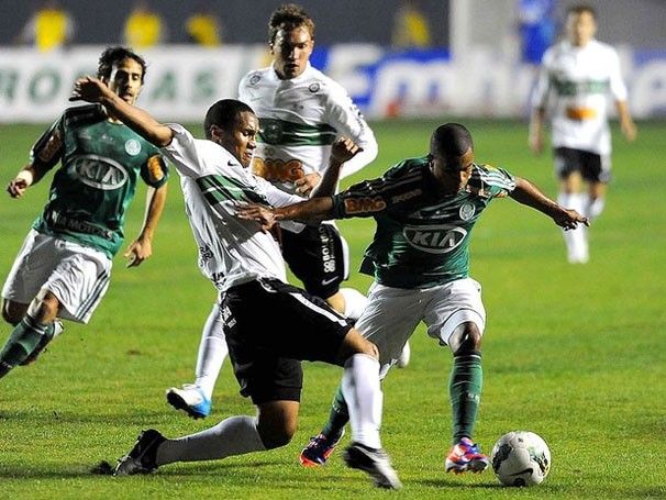Palmeiras levou vantagem no primeiro jogo e venceu por 2 a 0 (Foto: Marcos Ribolli / Reprodução: Globoesporte.com)