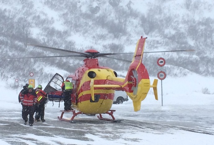 helicóptero resgate a alpinistas que morreram nos alpes suíços (Foto: AFP)