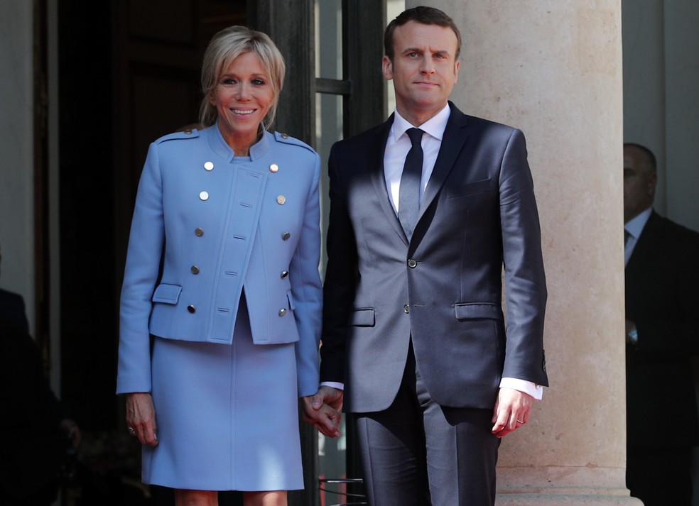 Primeira-dama francesa usa roupa emprestada na posse de ...