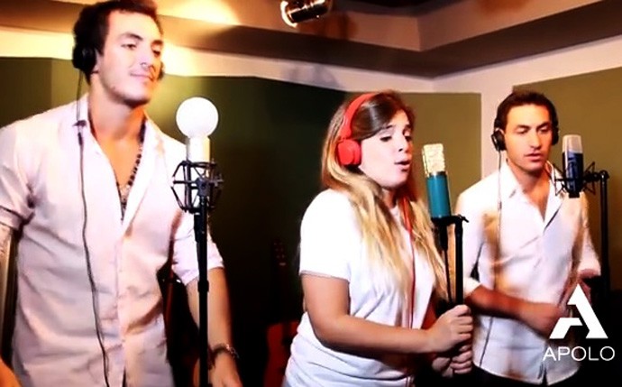 Filha de Maradona estreia como cantora (Foto: Reprodução / Youtube)