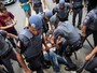 Diretor de sindicato &eacute; detido em frente &agrave; escola ocupada em Pinheiros, SP