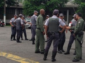 Policiais da região se reuniram nesta quinta-feira (22) (Foto: Mariane Rossi / G1)