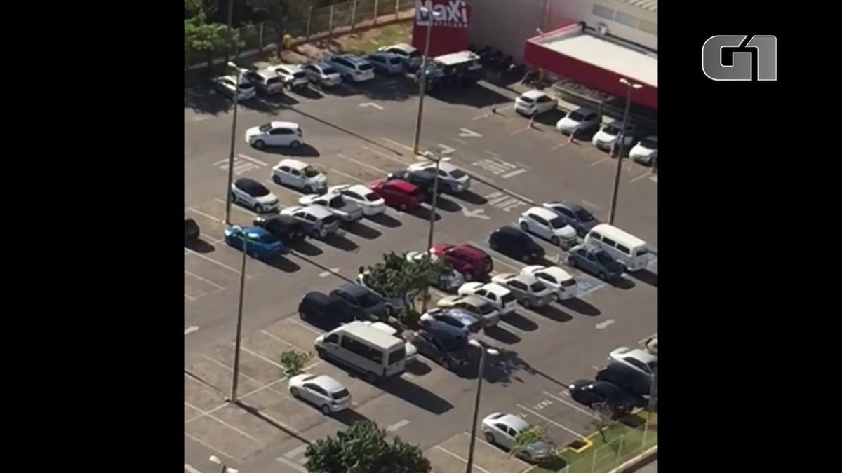 Vigilantes Ficam Feridos Em Assalto A Carro Forte Em Supermercado