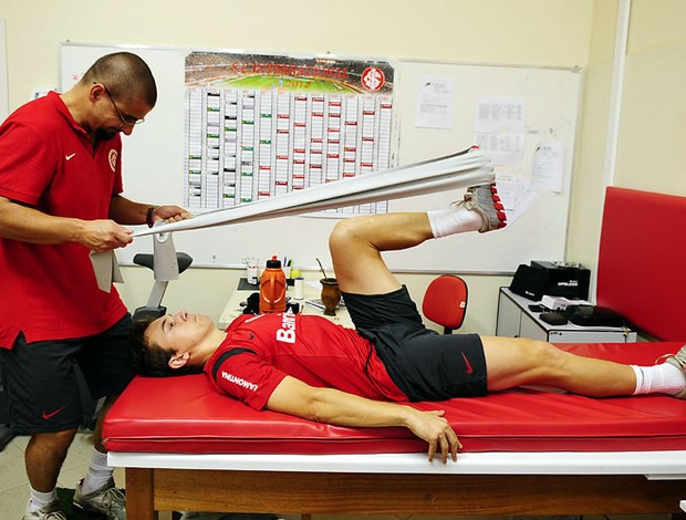 Dagoberto fisioterapia (Foto: Alexandre Lops / Divulgação Inter)