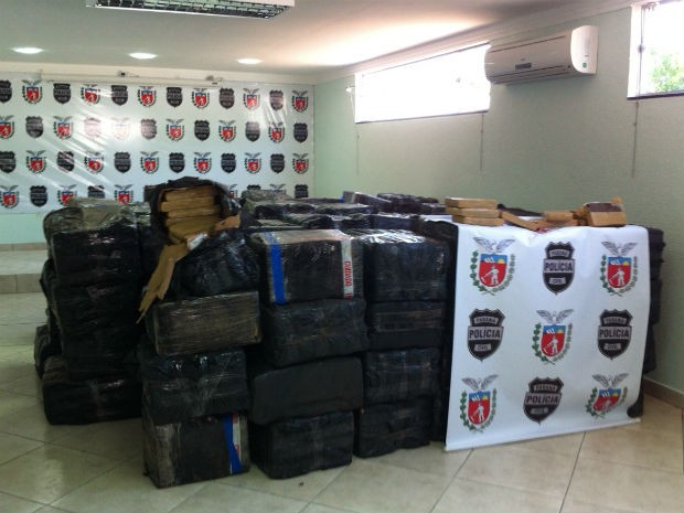 Polícia apreende cerca de 5 toneladas de maconha na BR-277 (Foto: Divulgação/Polícia Civil)