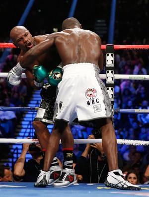 Mayweather vence Berto e alcança Rocky Marciano (Foto: Ezra Shaw / Getty Images Sport)