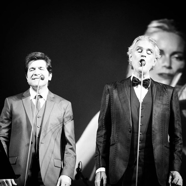 Daniel canta com Andrea Bocelli (Foto: Marcio Bertolone/Divulgação)