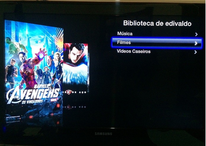 Acessando a biblioteca de filmes na AppleTV (Foto: Reprodução/Edivaldo Brito)