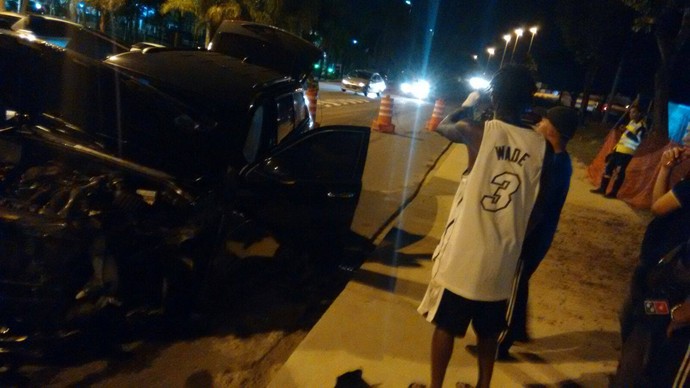 Carro de Andrezinho, Vasco, acidente, Barra da Tijuca (Foto: Reprodução/Facebook) Carro de Andrezinho, Vasco, acidente, Barra da Tijuca (Foto: Reprodução/Facebook)