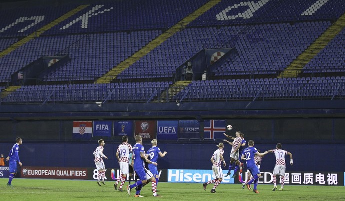 Croácia x Islândia na vazia Maksimir Arena, do Dínamo Zagreb (Foto: REUTERS/Antonio Bronic)
