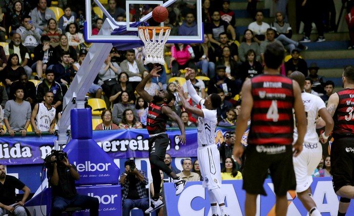 Mogi das Cruzes x Vitória quartas de final NBB (Foto: João Neto/LNB) Mogi das Cruzes x Vitória quartas de final NBB (Foto: João Neto/LNB)