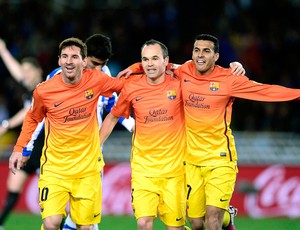 Messi, Iniesta e Pedro comemoram gol do Barcelona sobre o Real Sociedad (Foto: Reuters)