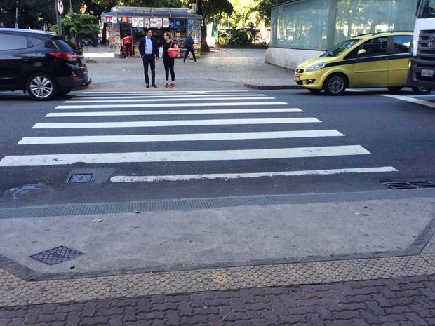 Prefeitura diz que 59 bairros receberam obras de acessibilidade como instalação de rampas e piso tátil nas calçadas (Foto: Alba Valéria Mendonça/ G1)