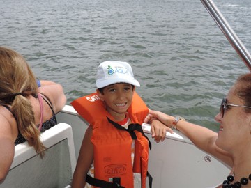 De acordo com a mão, Igor Almeida, 6 anos, já despertou a consciência ambiental (Foto: Débora Soares/G1)