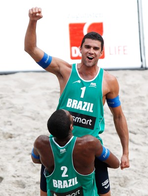 evandro e vitor felipe campeões etapa de berlim volei de praia (Foto: FIVB) evandro e vitor felipe campeões etapa de berlim volei de praia (Foto: FIVB)