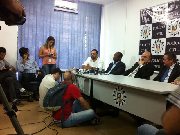 Autoridades concederam entrevista coletiva sobre investigação da tragédia em Santa Maria (Foto: Felipe Truda/G1)