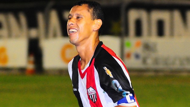 Richard, meia do Serra (Foto: Edson Chagas/A Gazeta)