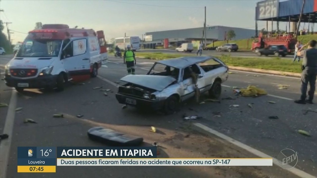 Duas pessoas ficam feridas após veiculo capotar em rodovia de Itapira