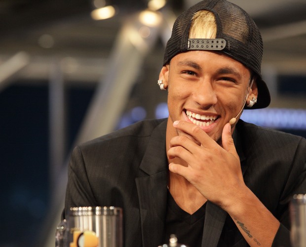 Neymar conta que até hoje quem cuida de seu dinheiro é seu pai (Foto: TV Globo/Programa do Jô)