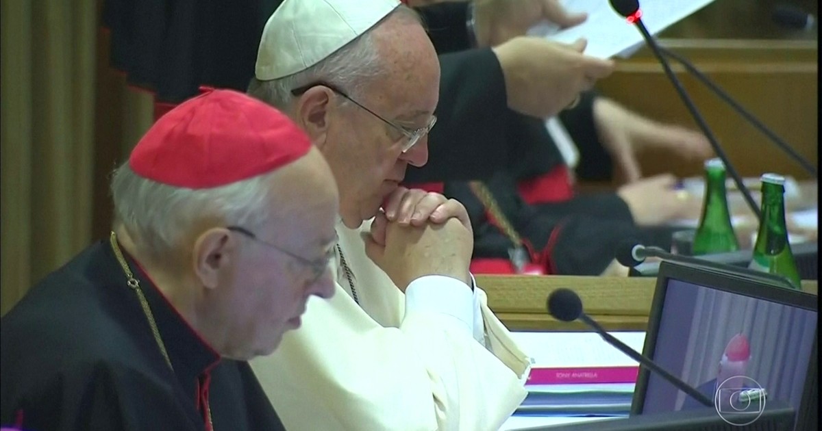 Bom Dia Brasil Papa mantém proibido o casamento gay no Sínodo das Famílias