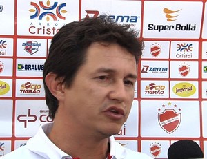 Tim, diretor de futebol do Vila Nova (Foto: Reprodução/TV Anhanguera)
