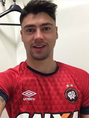 Sem jogar, atacante Pedro Oldoni rescinde contrato com o AtléticoPR