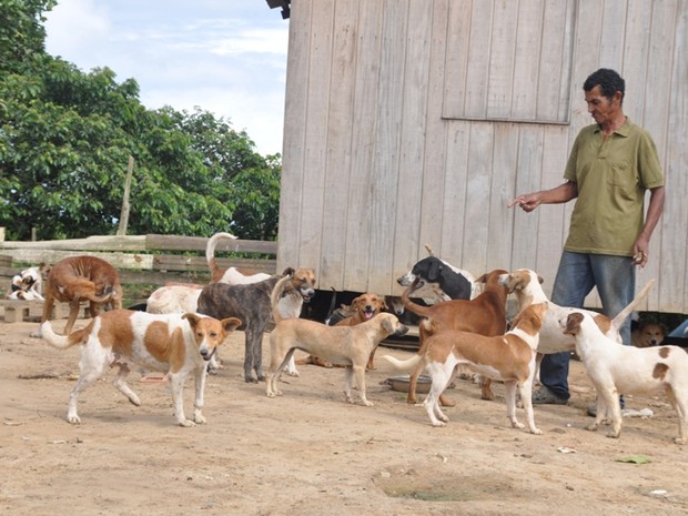 Homem cria mais de 250 animais em Cruzeiro do Sul (Foto: Francisco Rocha G1)