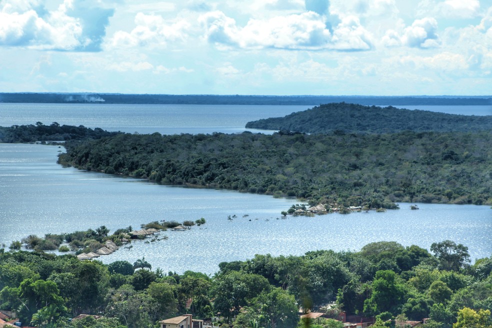 Imagem de maio deste ano da Serra do Carauari para a Ilha do Amor, em Alter do Chão, Pará — Foto: Geovane Brito/G1