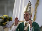 Papa renova ataque à máfia em região tomada por lixo tóxico