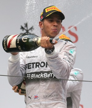 Hamilton vence GP da China de Fórmula 1; Massa termina em 15º (Eugene Hoshiko/AP)