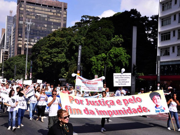 Passeata bloqueou três faixas da Avenida Paulista, no sentido Consolação (Foto: Cris Faga/Fox Press Photo/Estadão Conteúdo)