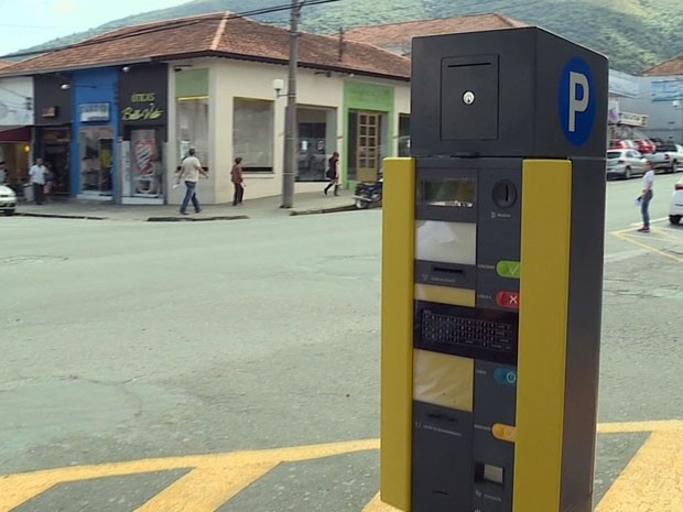 Parquímetro já foi instalado, mas ainda não começou a funcionar em Poços de Caldas (Foto: Reprodução EPTV) Parquímetro já foi instalado, mas ainda não começou a funcionar em Poços de Caldas (Foto: Reprodução EPTV)