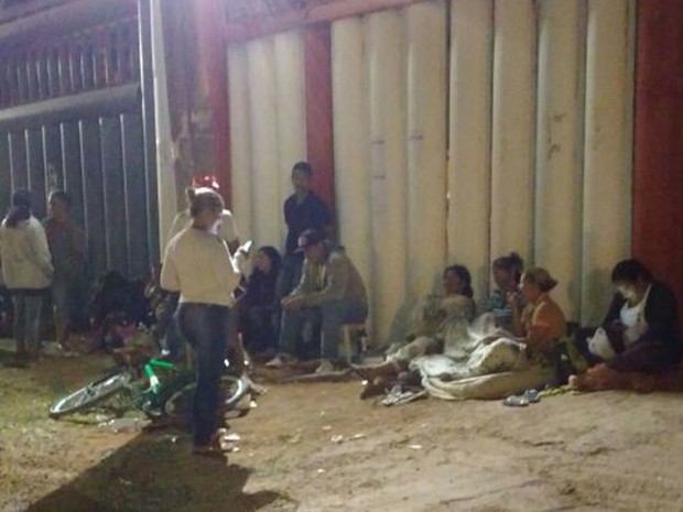 Moradores do Paranoá Parque fazem fila para conseguir vaga em escola (Foto: Leonardo Ferreira/Arquivo Pessoal) Moradores do Paranoá Parque fazem fila para conseguir vaga em escola (Foto: Leonardo Ferreira/Arquivo Pessoal)