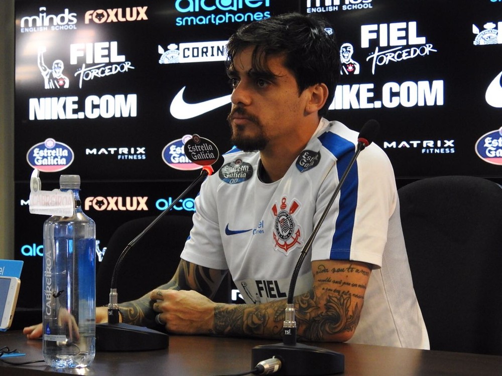 Fagner vê Arana pronto para Europa, mas não opina sobre futuro no Corinthians