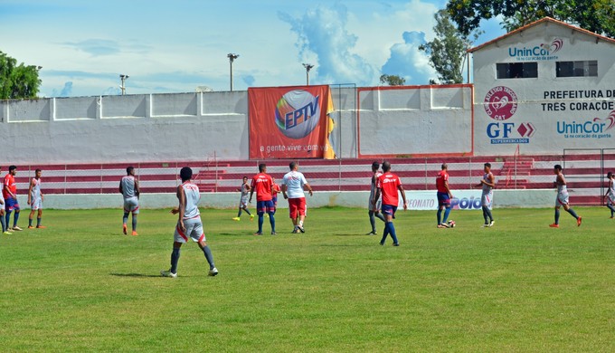 Tricordiano treina no estádio Elias Arbex, em Três Corações (Foto: Lucas Soares) Tricordiano treina no estádio Elias Arbex, em Três Corações (Foto: Lucas Soares)